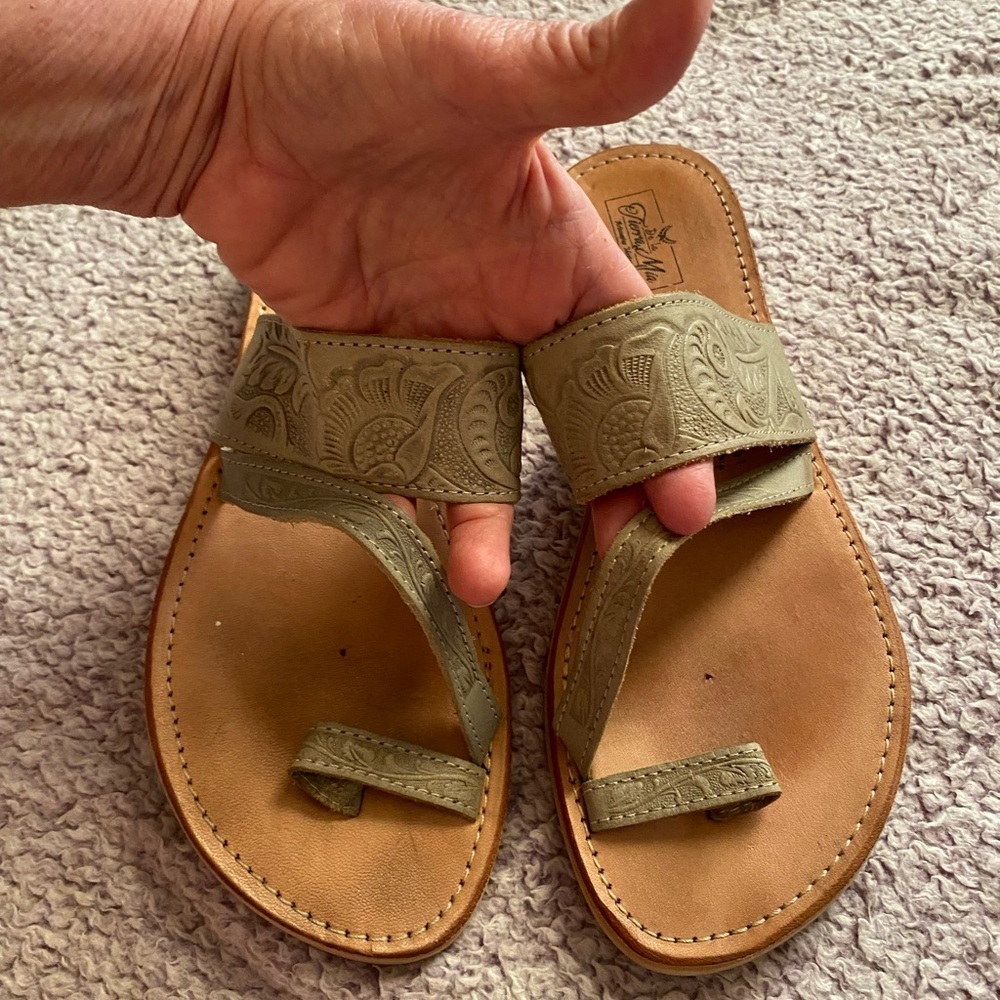 de la tierra mia floral embossed sandal artesian Madonna Mexico 8.5 👠S18
